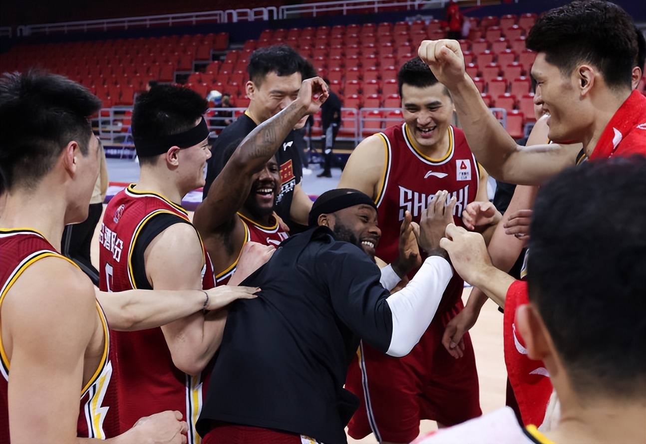 山西队横扫上海队，德罗赞惊艳四座